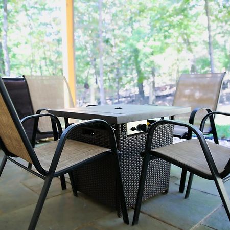 Peaceful Modern Chalet In Ellijay Exterior photo